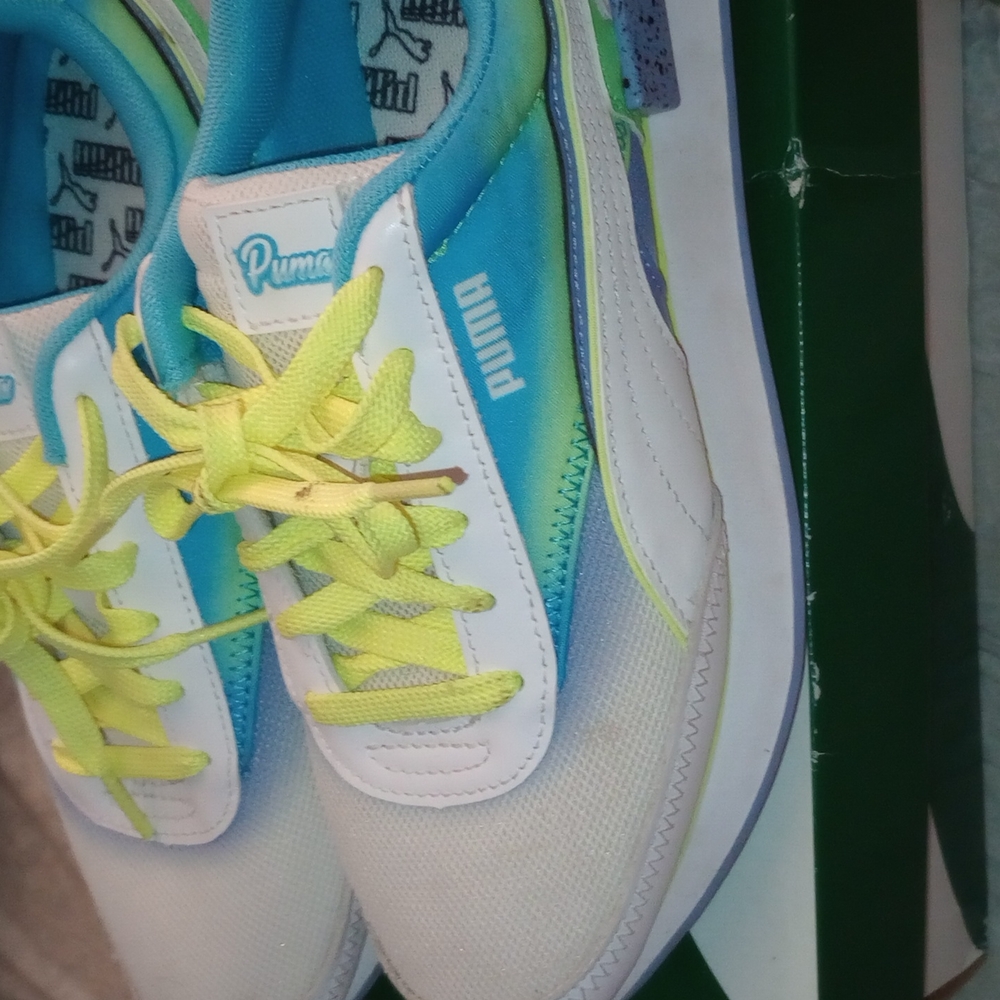 Women puma sneakers